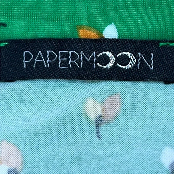 Papermoon (Stitch Fix) Women’s Top/Blouse Sz L Green V-neck Button Front NWOT - Picture 2 of 10